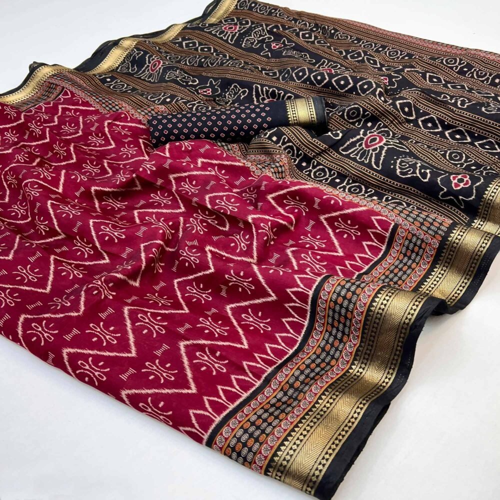 Comfortable Maroon Mulmul Cotton Saree with Modern Zig Zag Design - Image 3